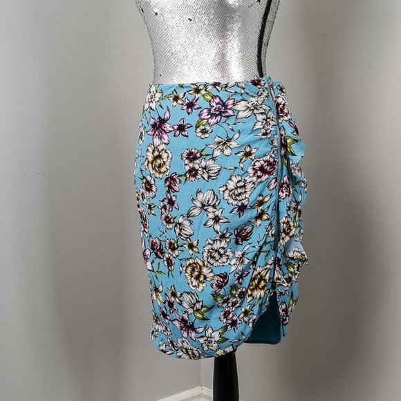 NWT 🌟 Host Pick🌟Guess ruched zip skirt - size 6 - Picture 1 of 6